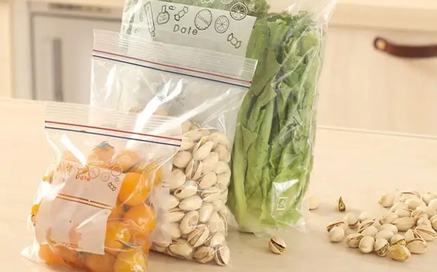 Crystal clear plastic zipper bags